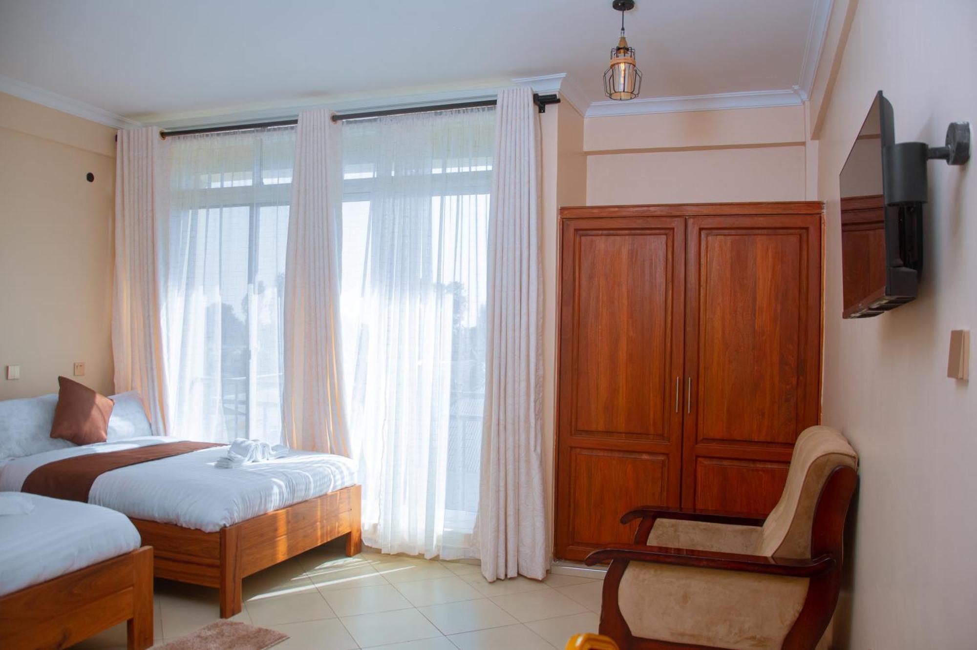 Aves Executive Hotel Arusha Bagian luar foto