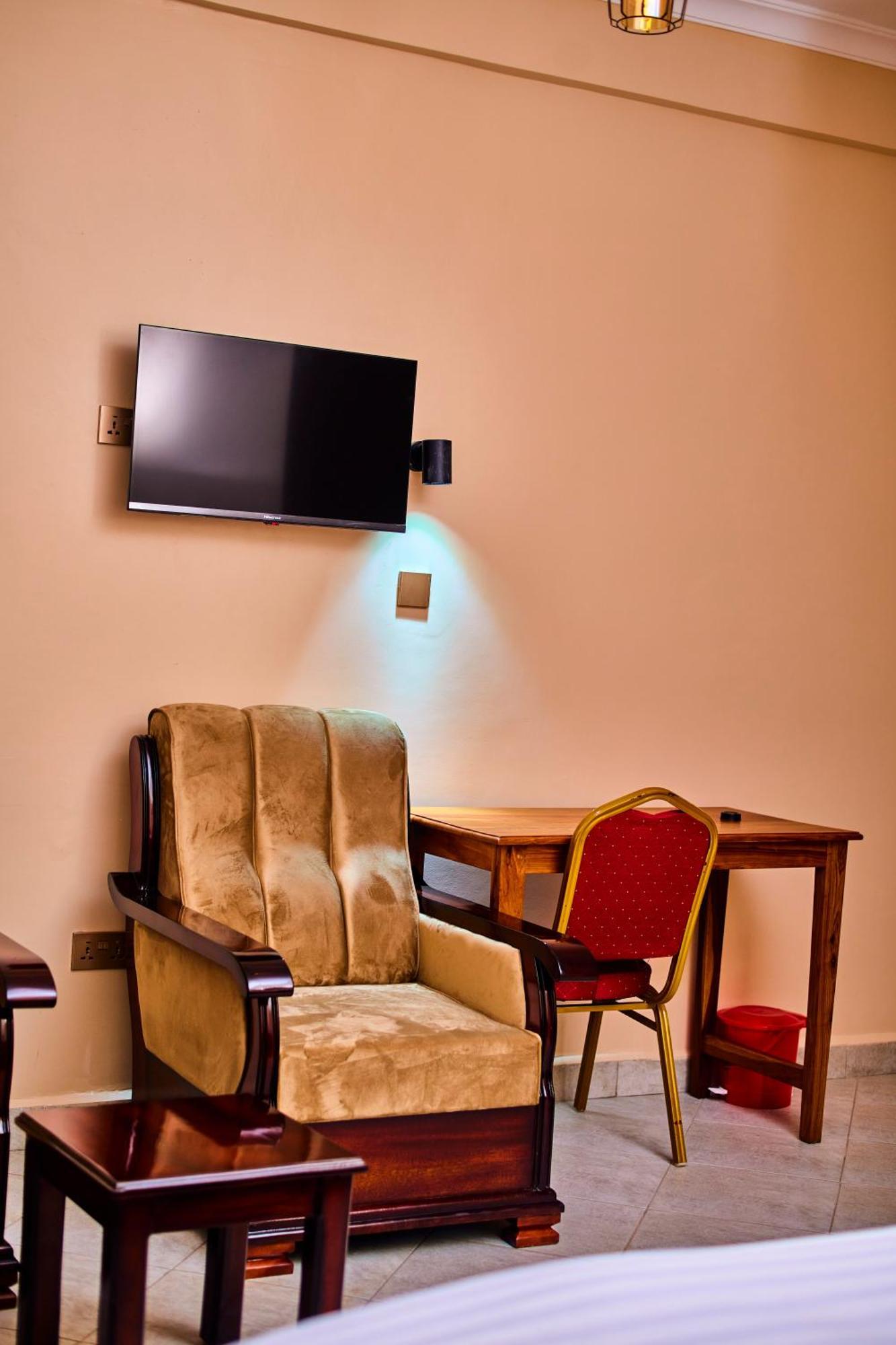 Aves Executive Hotel Arusha Bagian luar foto