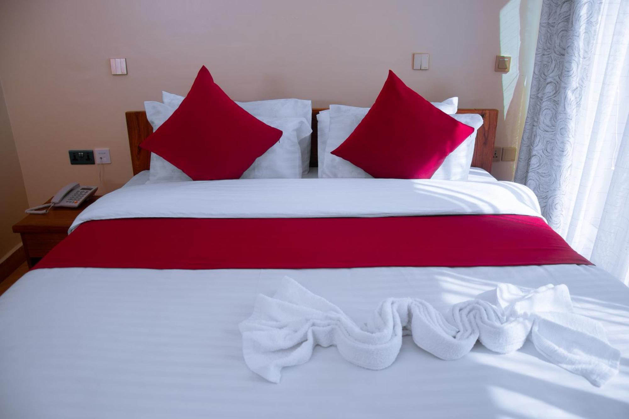 Aves Executive Hotel Arusha Bagian luar foto