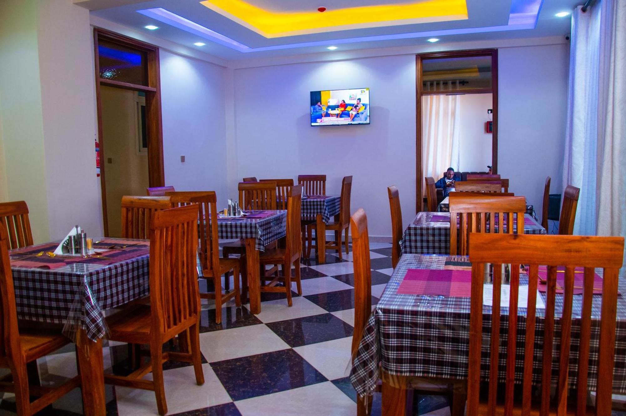 Aves Executive Hotel Arusha Bagian luar foto