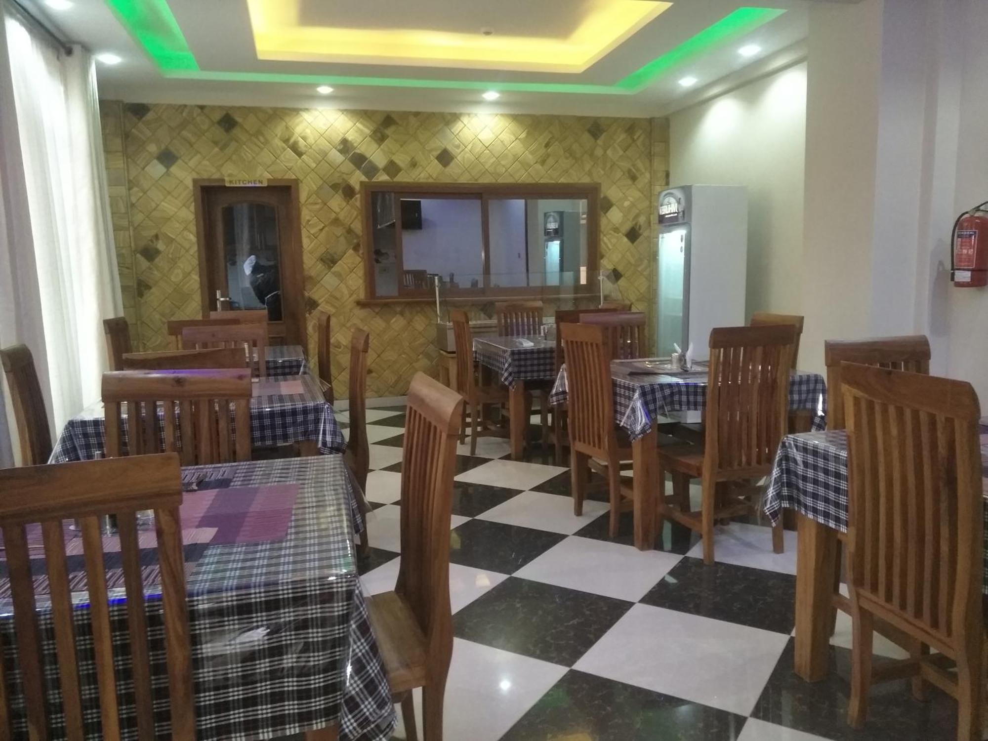 Aves Executive Hotel Arusha Bagian luar foto